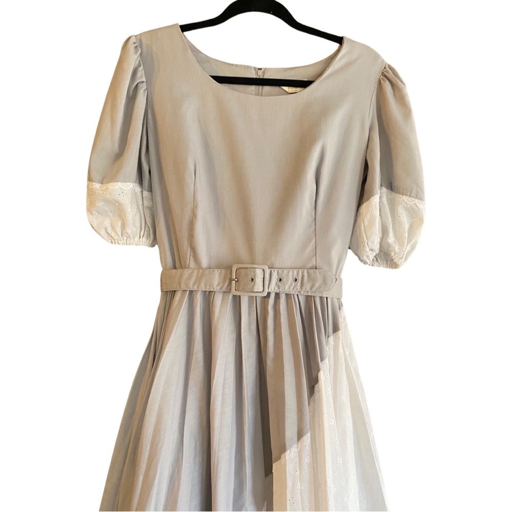 Vtg full skirt gray white square dancing dress with puff sleeves eyelet lace